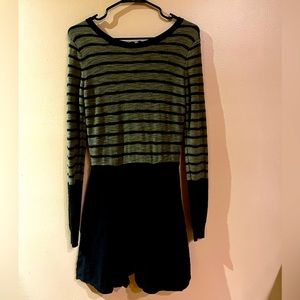 Express Long Sleeve Green and Black Dress Size Medium